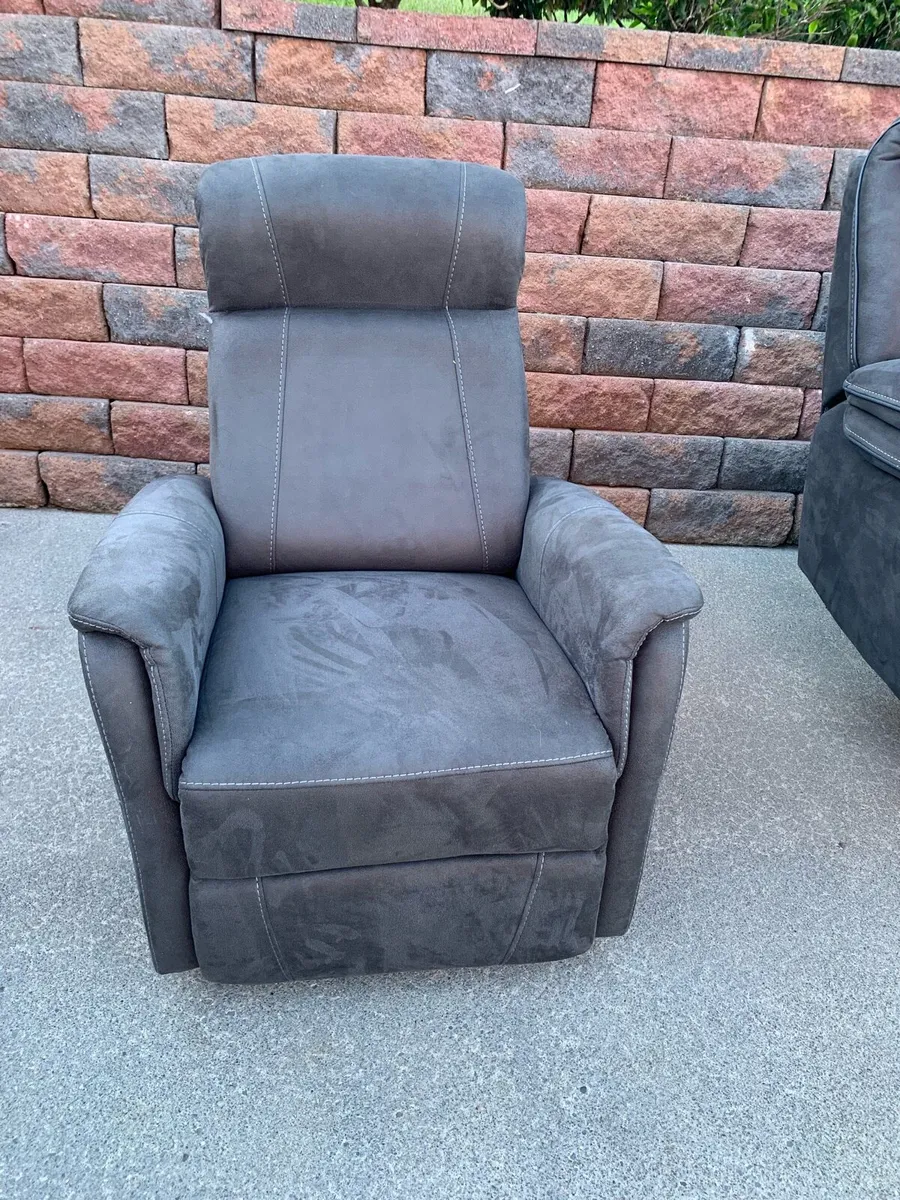 Recliner sofa and chair - Image 3