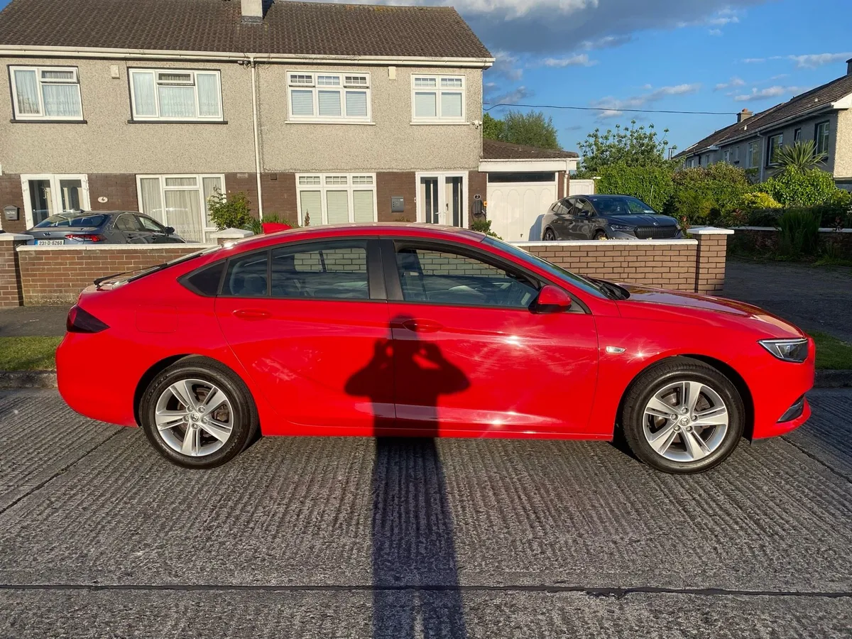 172 Vauxhall Insignia Design New Shape NCT 04/2026 - Image 4