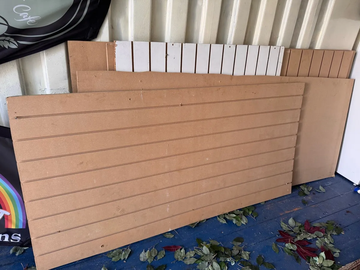Slat wall - Image 1