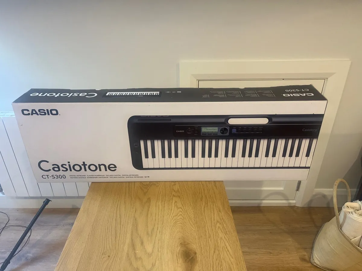 Electronic piano keyboard - Image 2