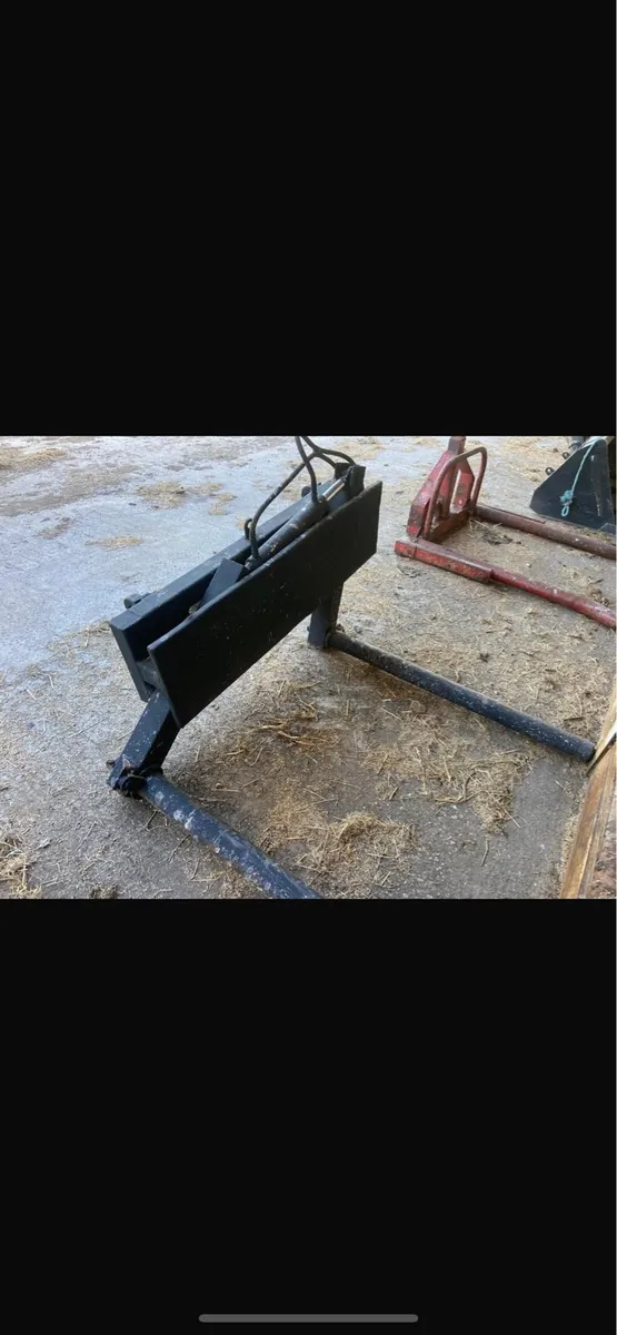 Bale handler - Image 1