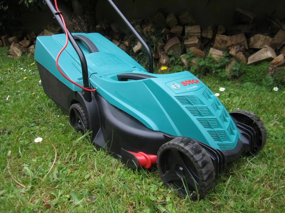 Spotless 2023 Bosch Rotak Electric Mower. - Image 3