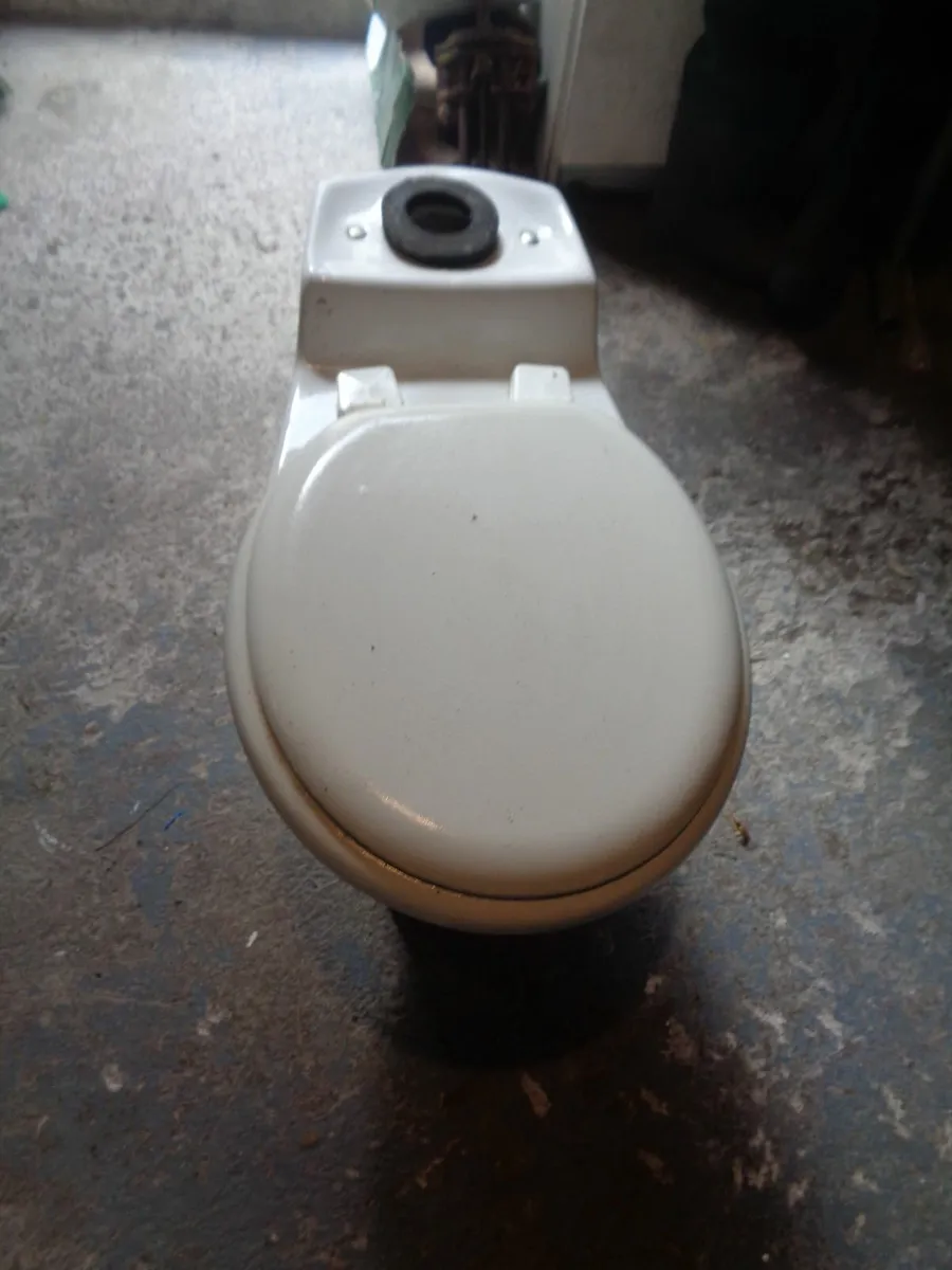 "Qualceram Toilet Bowl for Sale - Image 3