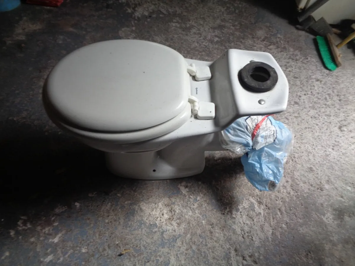 "Qualceram Toilet Bowl for Sale - Image 4