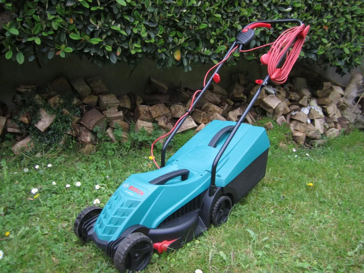Spotless 2023 Bosch Rotak Electric Mower. - Image 2