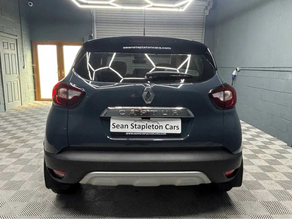 Renault Captur Signature X NAV DCI 90 4DR - Image 2