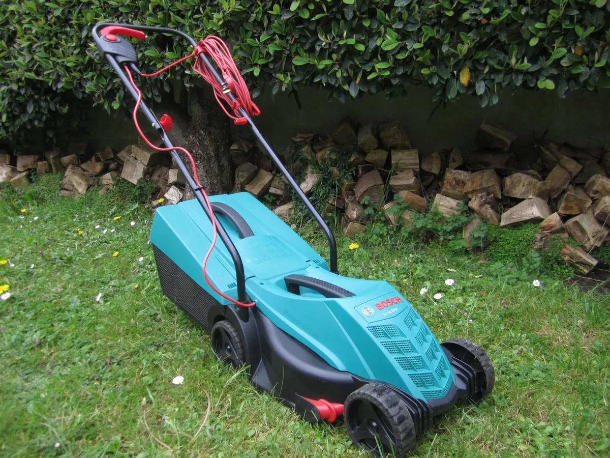 Spotless 2023 Bosch Rotak Electric Mower. - Image 1