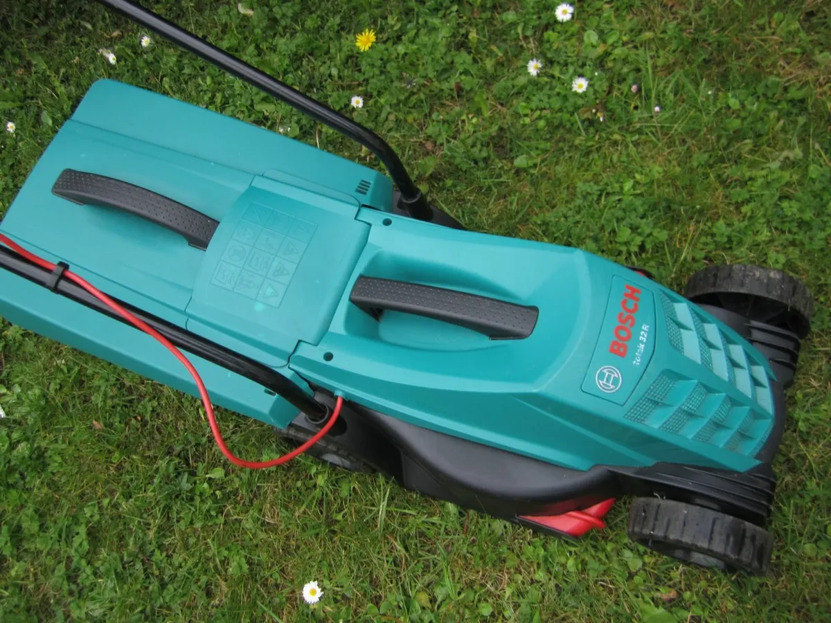 Spotless 2023 Bosch Rotak Electric Mower. - Image 4