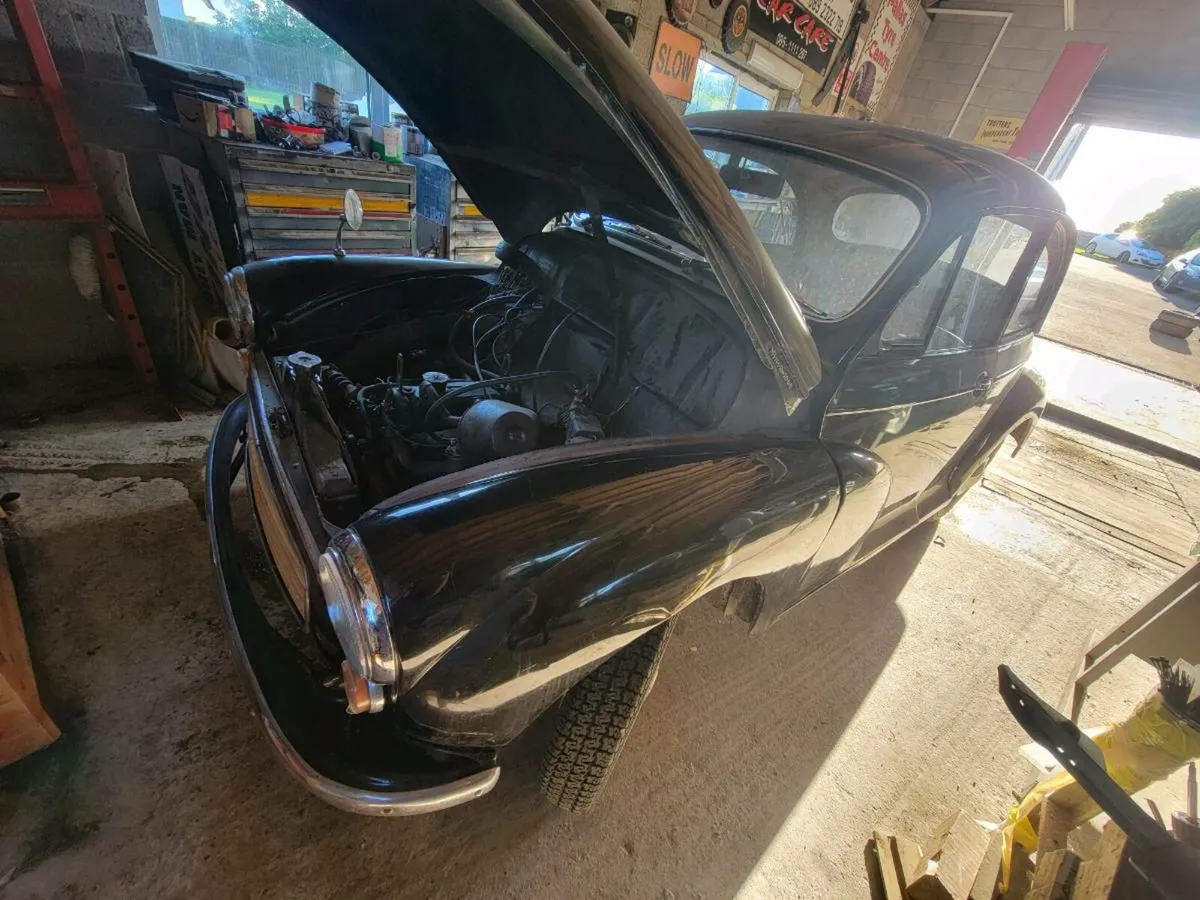 Morris minor x2 1967 black 1957white - Image 1