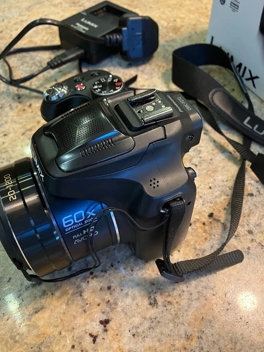 Lumix FZ72 Digital Camera - Image 3