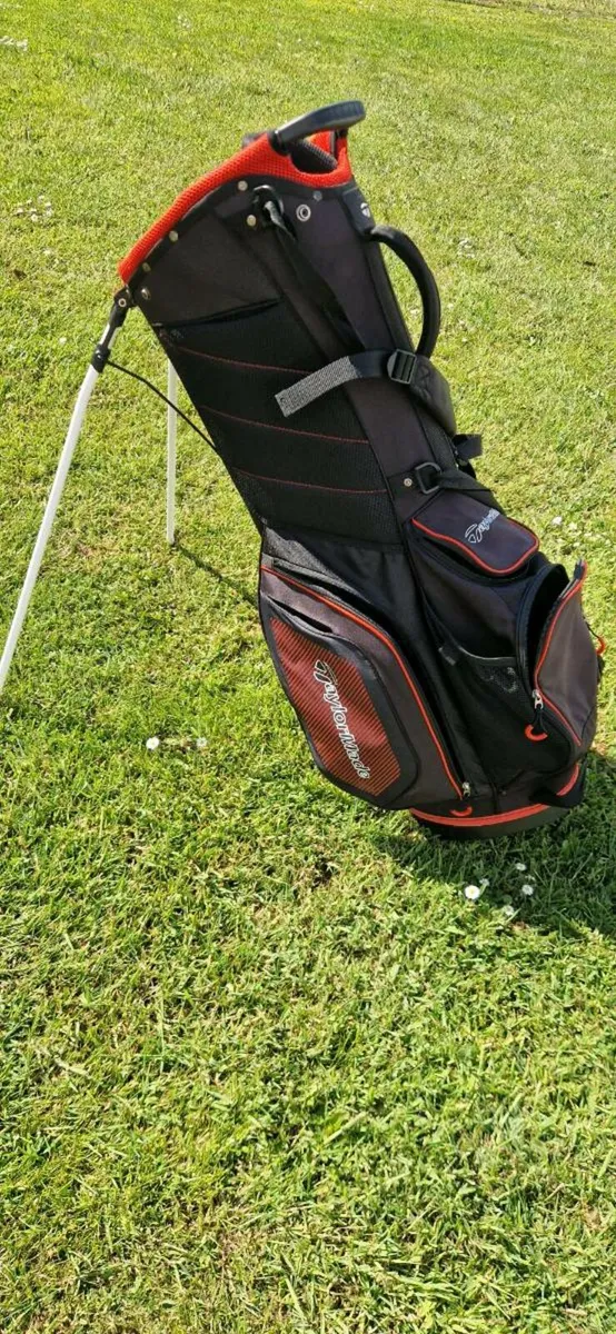 Taylormade golf bag - Image 1