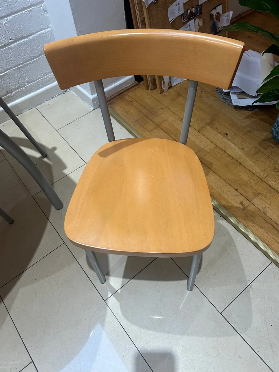 Round table and 4 chairs - Image 4