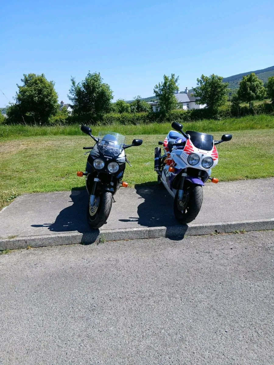 Honda cbr 900rr sc 28 fireblades - Image 1