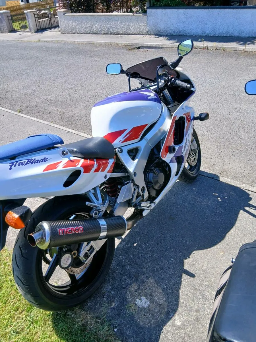 Honda cbr 900rr sc 28 fireblades - Image 3