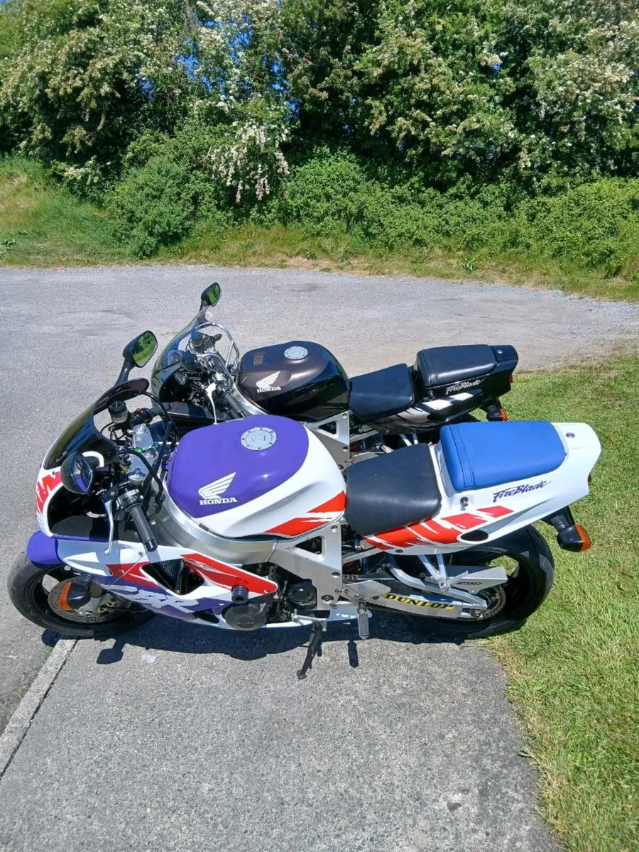 Honda cbr 900rr sc 28 fireblades - Image 4