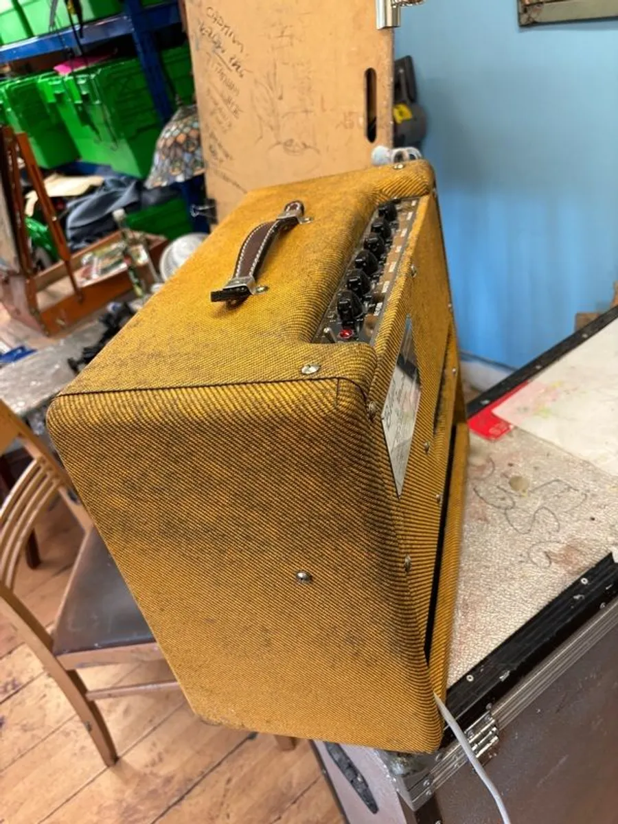 Fender Blues Junior iii plus Eminence 1218 speaker - Image 2