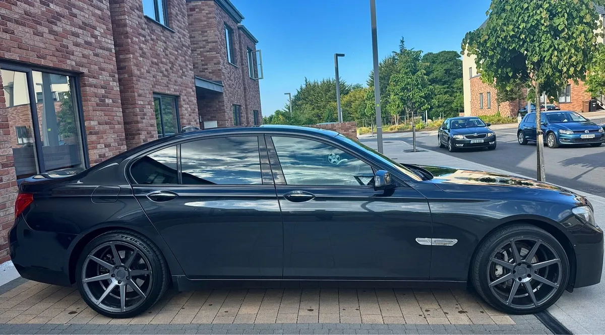 BMW 740 M Sport - Image 1