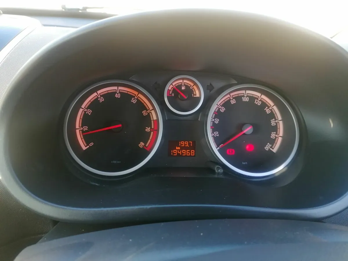 Opel Corsa 1.2 new N. C. T July /2026 - Image 4