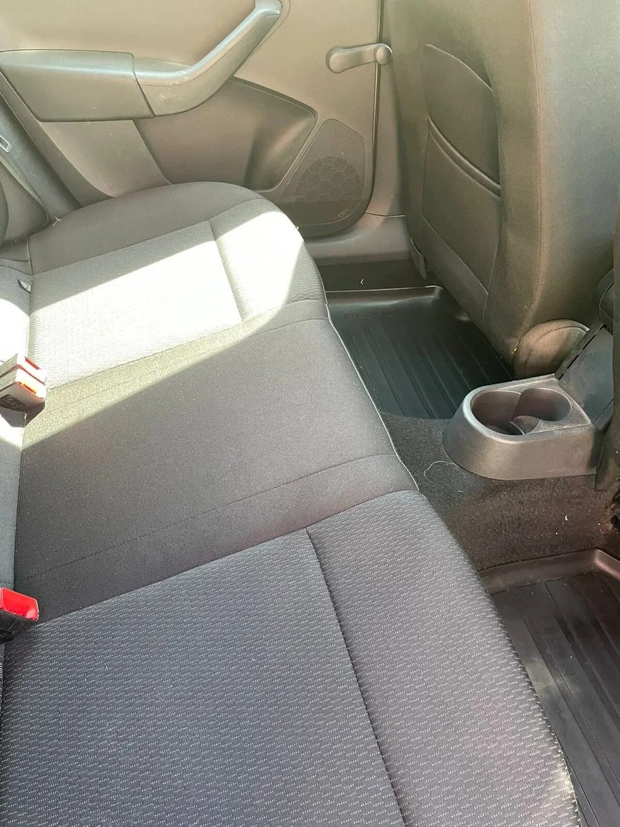 Car - Image 3
