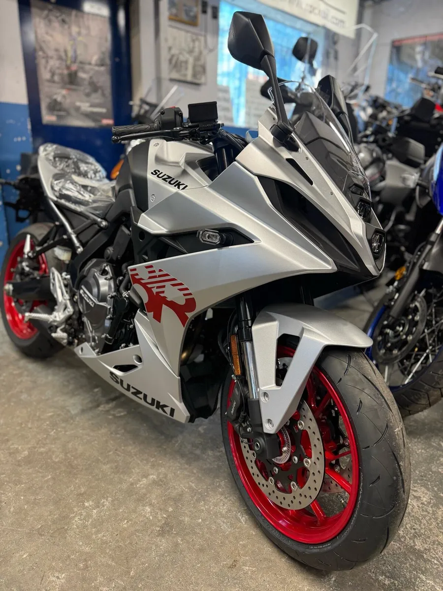 BRAND NEW SUZUKI GSX8R - Image 2