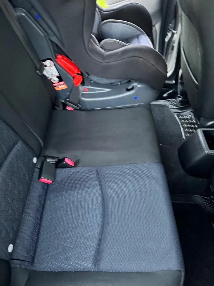 Mazda 2 2016 - Image 2
