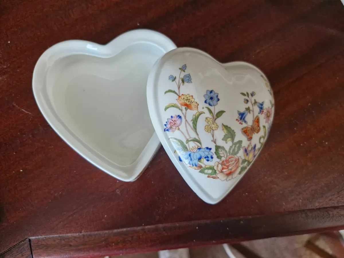 Various vases and ornaments - Image 2