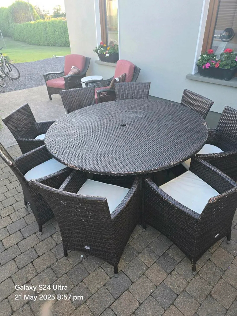 8 seater rattan table and chairs - Image 1