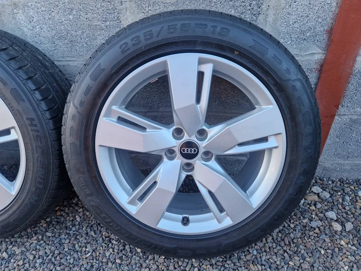 Audi Q5 'Premium' 19" V.Good Tyres - Image 3