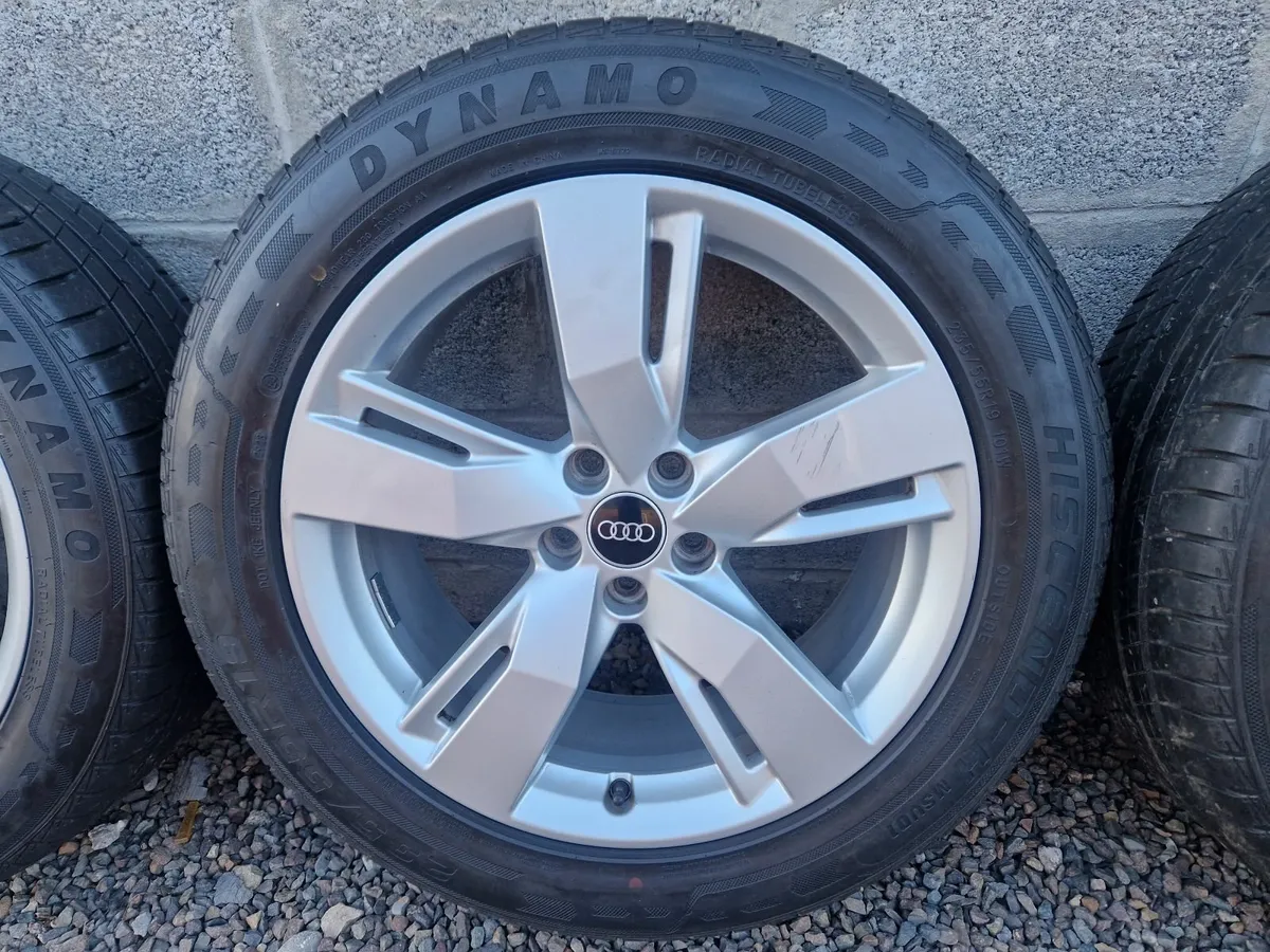 Audi Q5 'Premium' 19" V.Good Tyres - Image 4