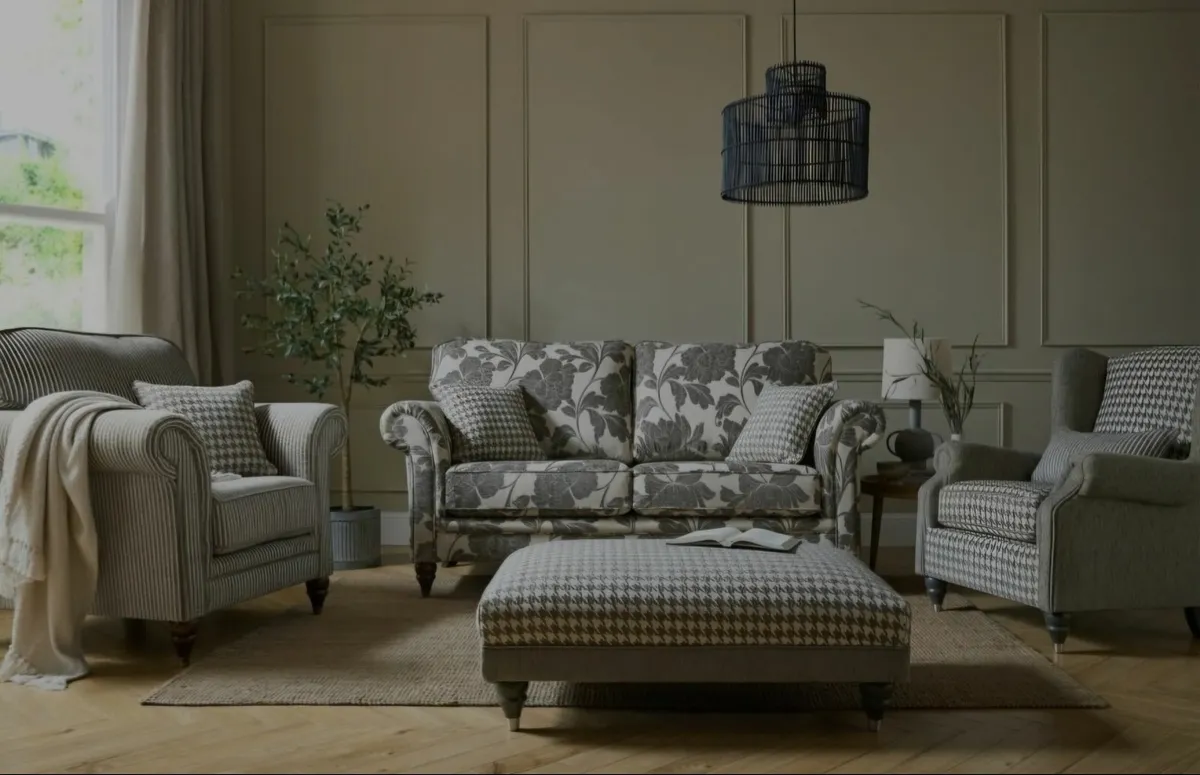 Suite for sale cloth chesterfield - Image 1