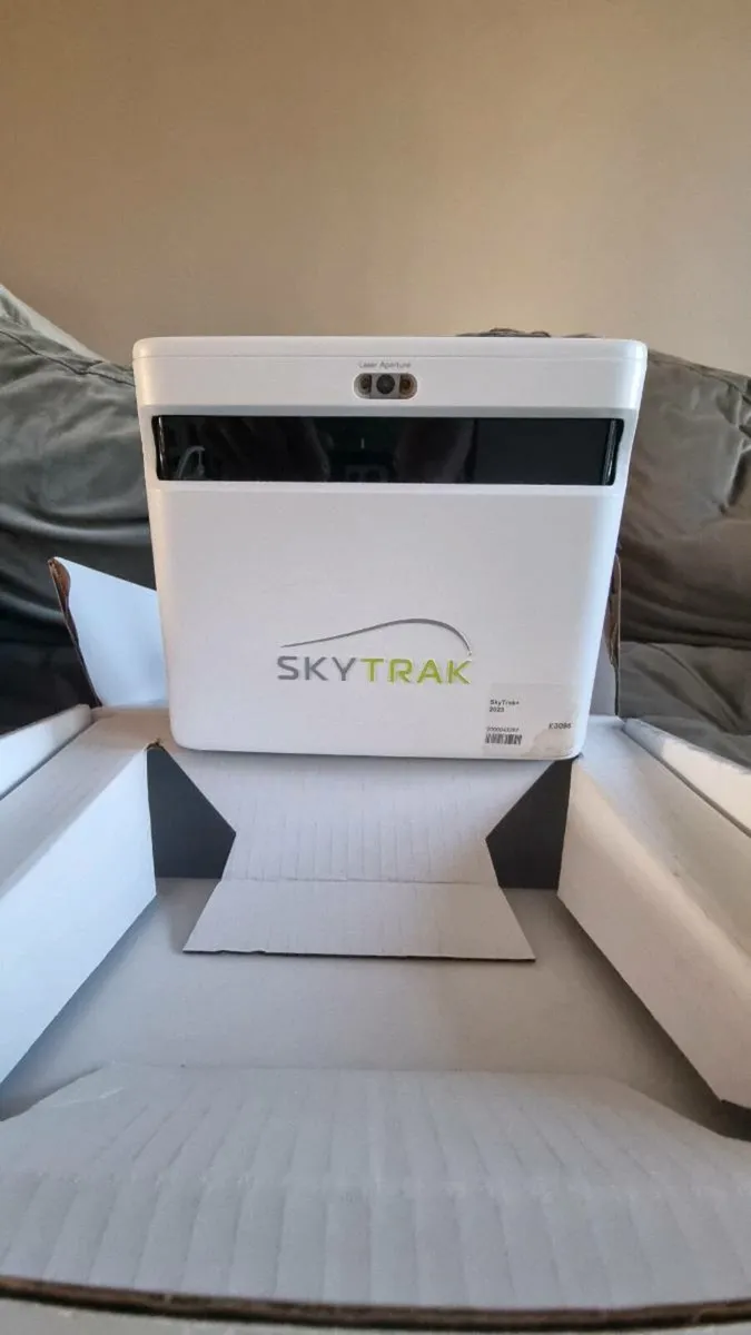 SkyTrak+ Golf Launch Monitor + Shank box - Image 2