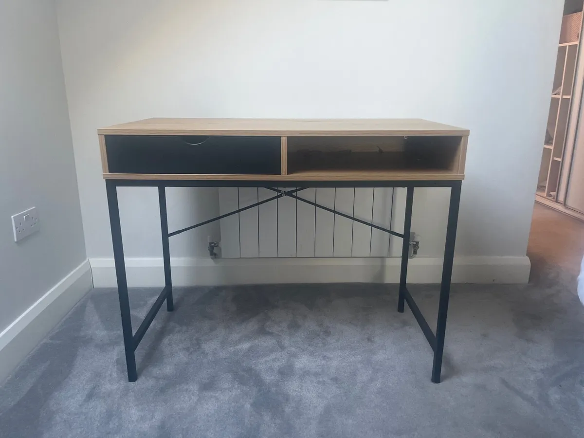 Wooden desk - Image 4