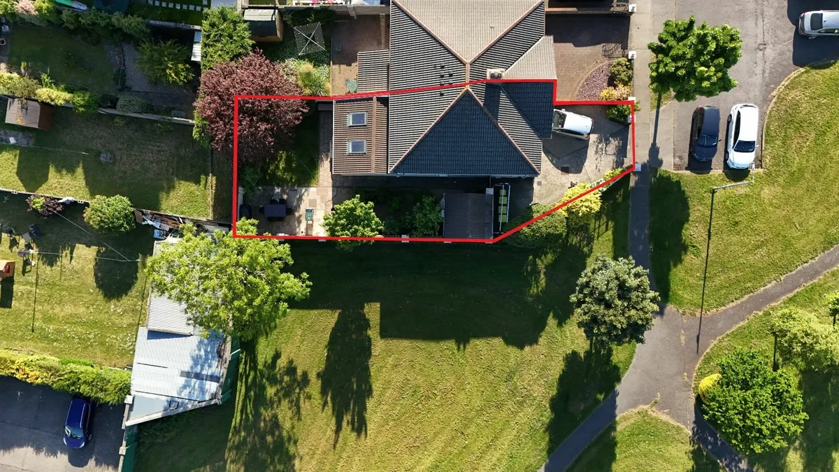Stunning 4-Bed Semi-D Home with Large Extension - Image 1