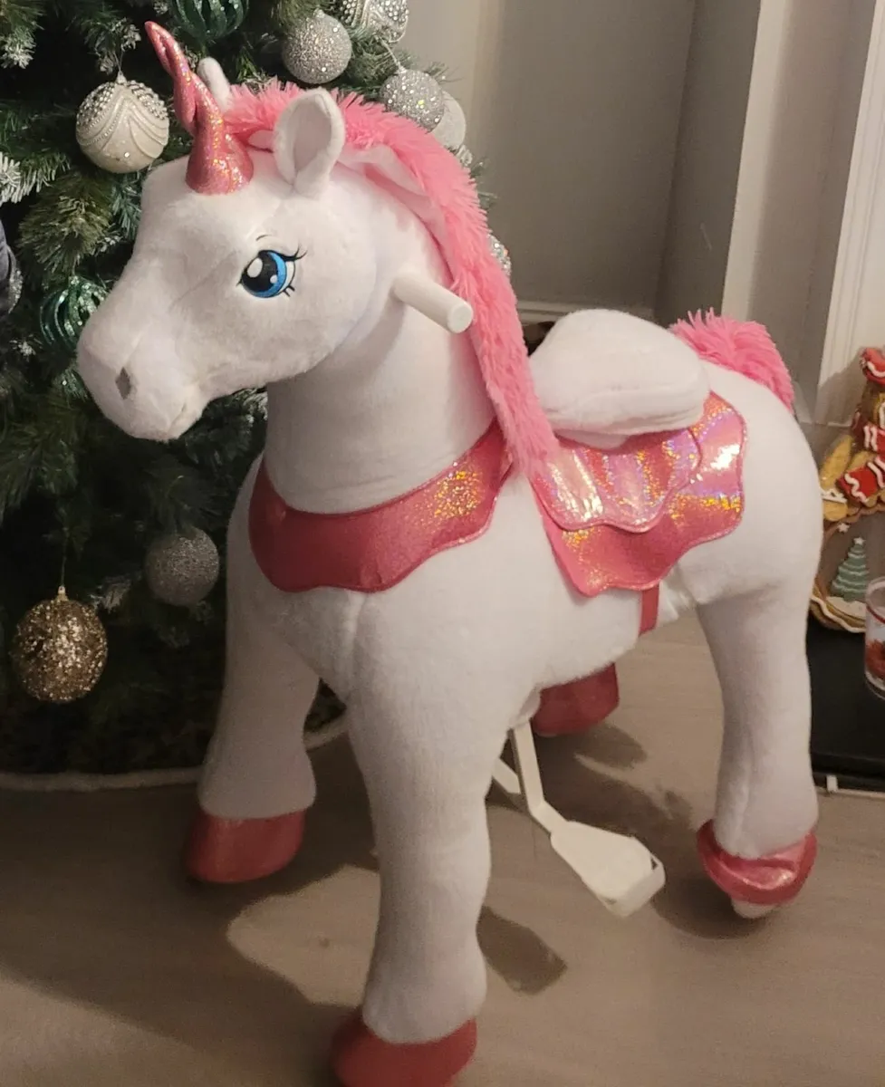 Kids ride on unicorn - Image 1