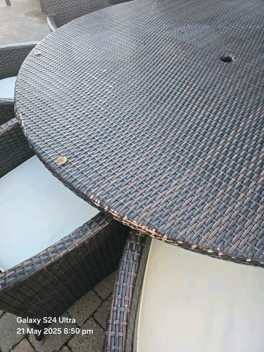 8 seater rattan table and chairs - Image 3