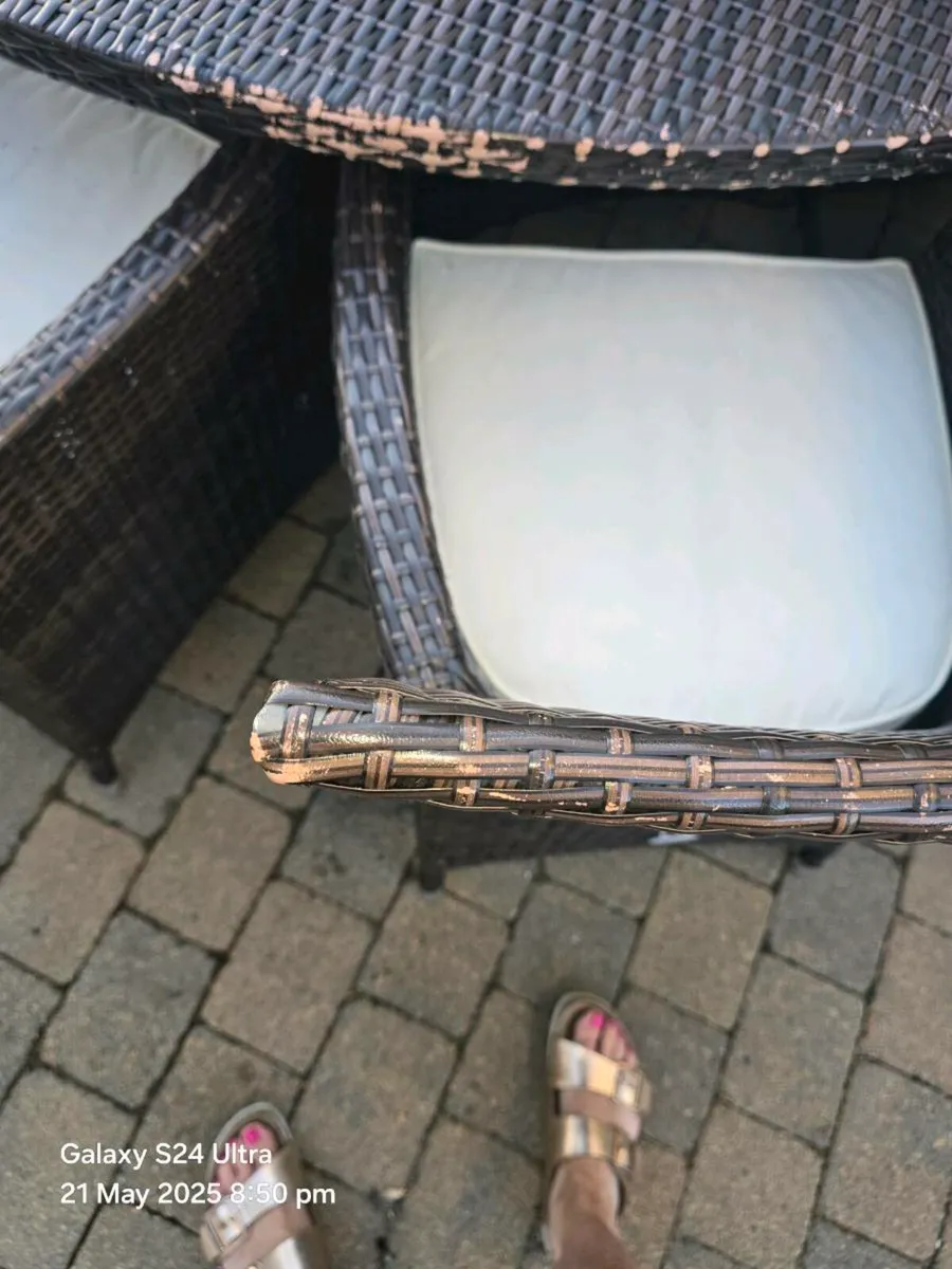 8 seater rattan table and chairs - Image 4