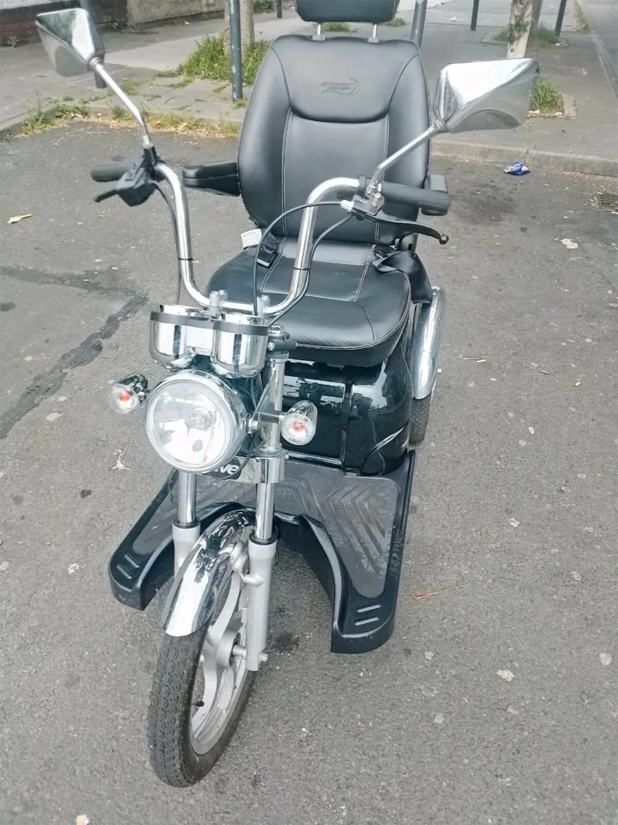 Electric mobility scooter - Image 2