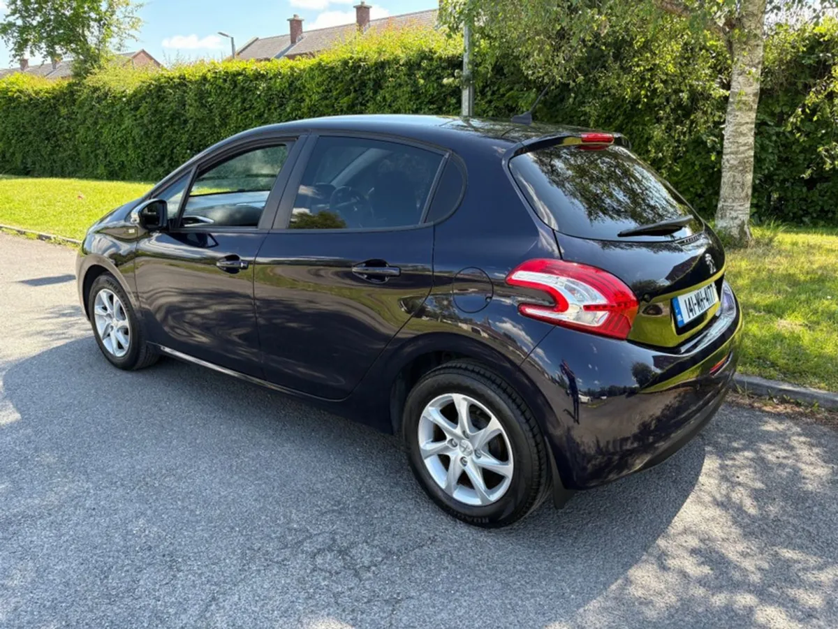 Peugeot 208 1.2 VTI Style 82bhp 5DR - Image 4