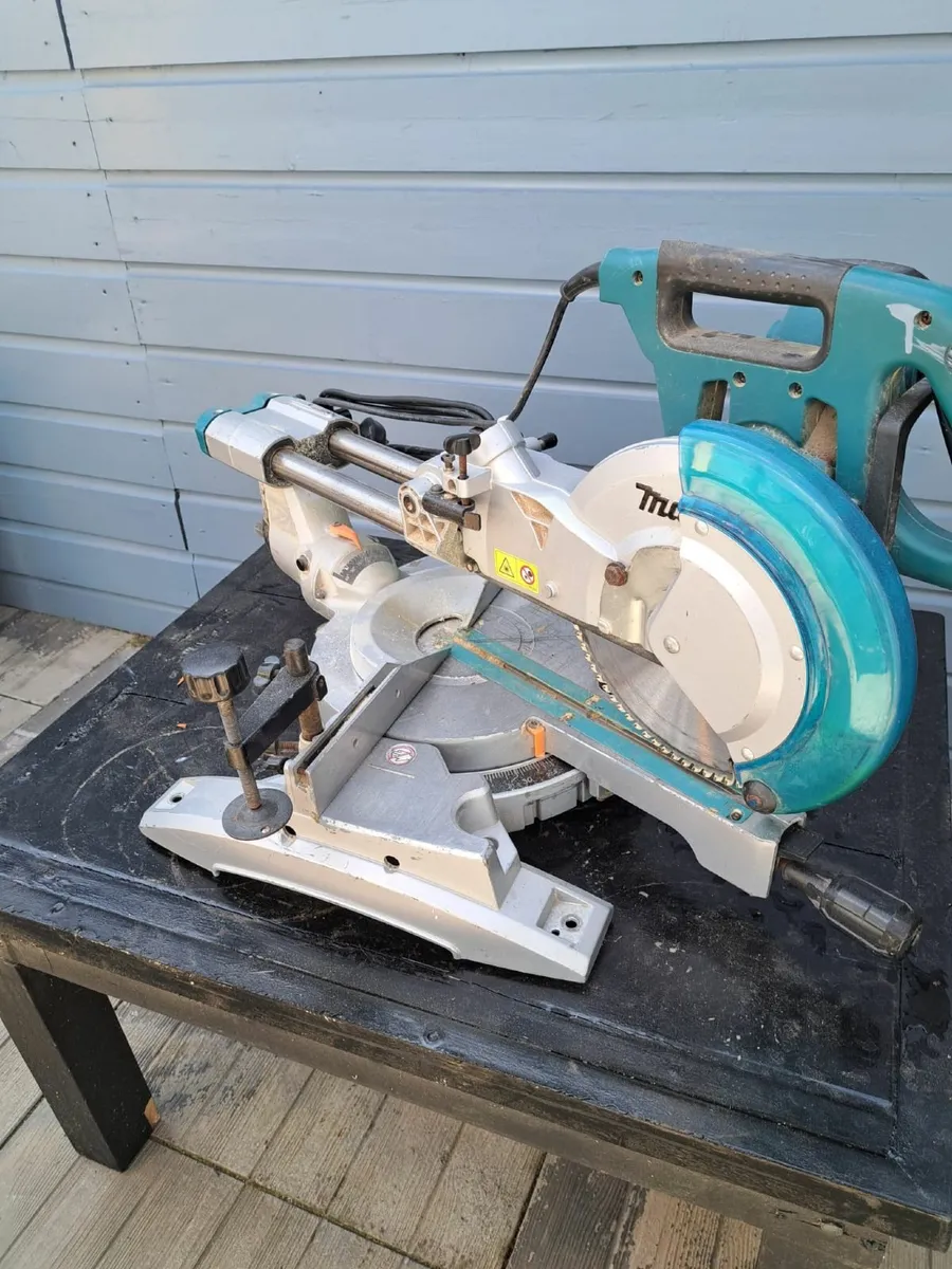 Makita saw pull out mitre saw - Image 1