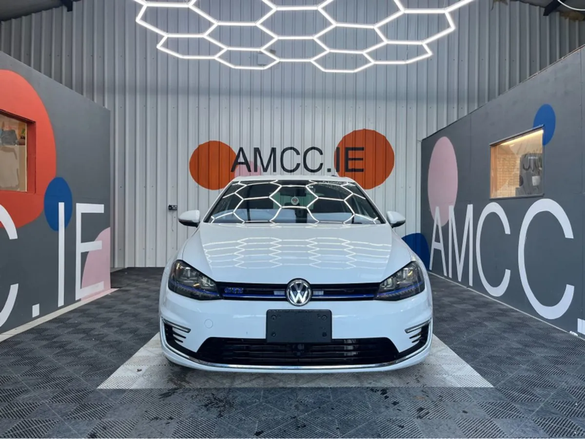 Volkswagen Golf 1.4 Golf GTE / 49k KMs / Reverse - Image 2