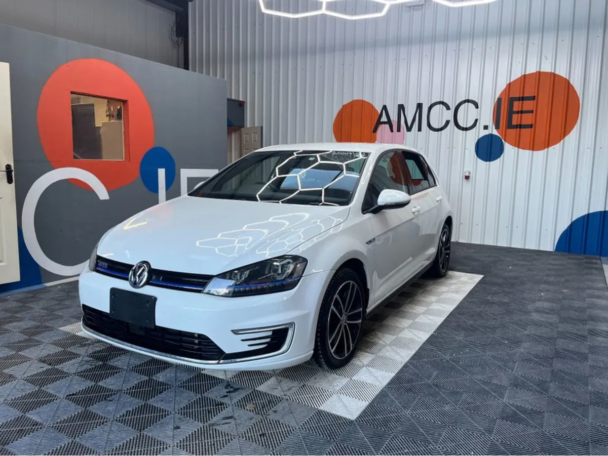 Volkswagen Golf 1.4 Golf GTE / 49k KMs / Reverse - Image 3