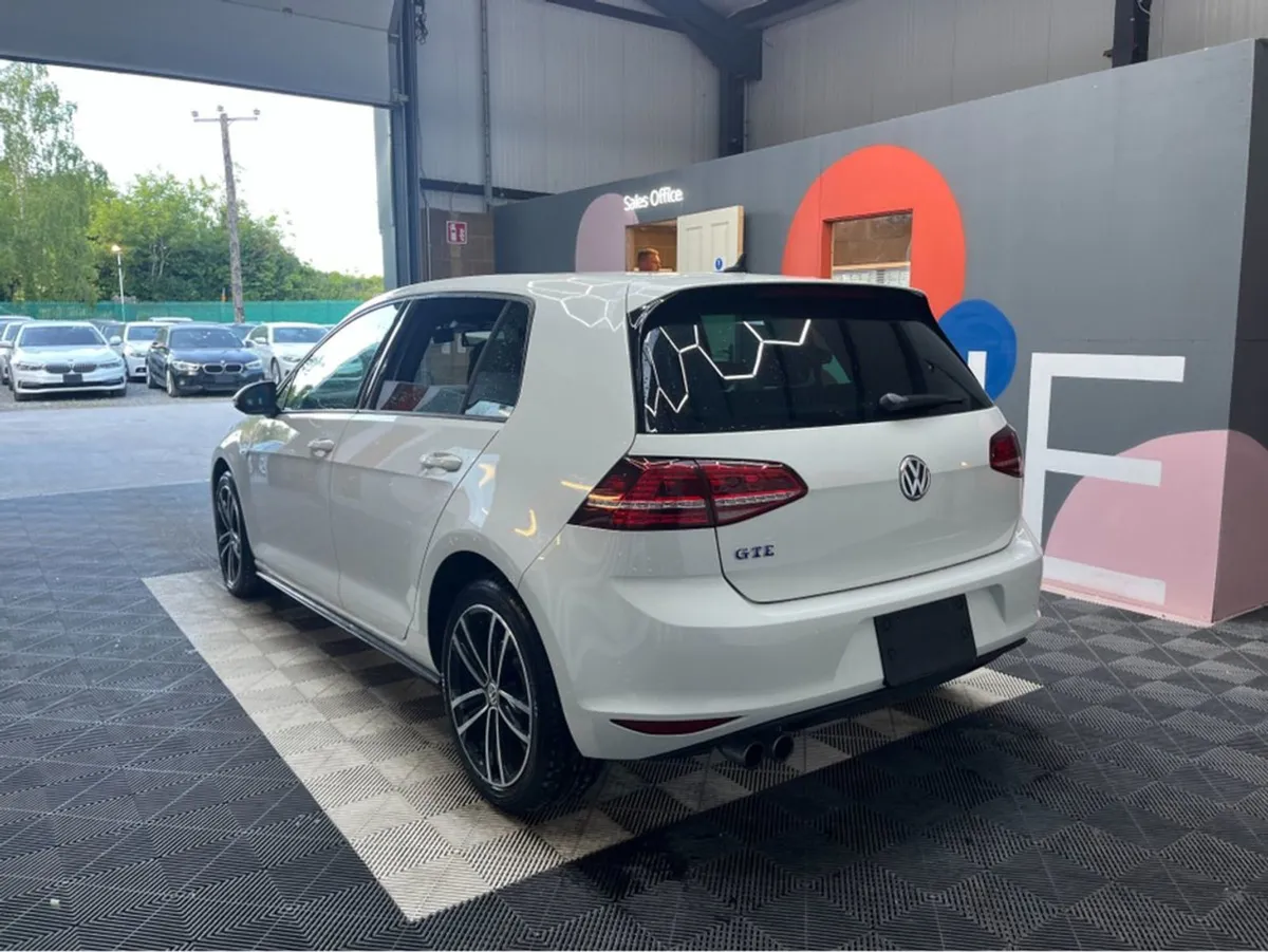 Volkswagen Golf 1.4 Golf GTE / 49k KMs / Reverse - Image 4