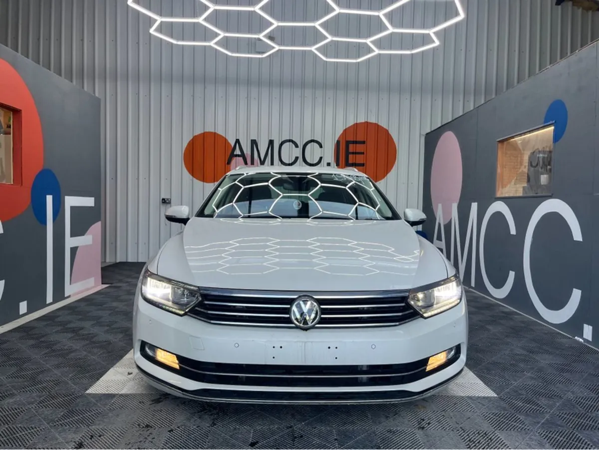 Volkswagen Passat 1.4 TSI Elegance Line / 70k KMs - Image 2