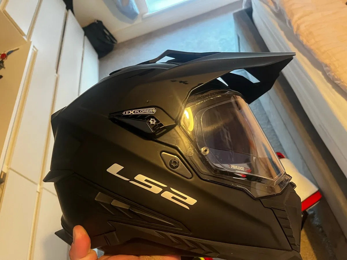 Near new LS2 explorer helmet(xl) - Image 3