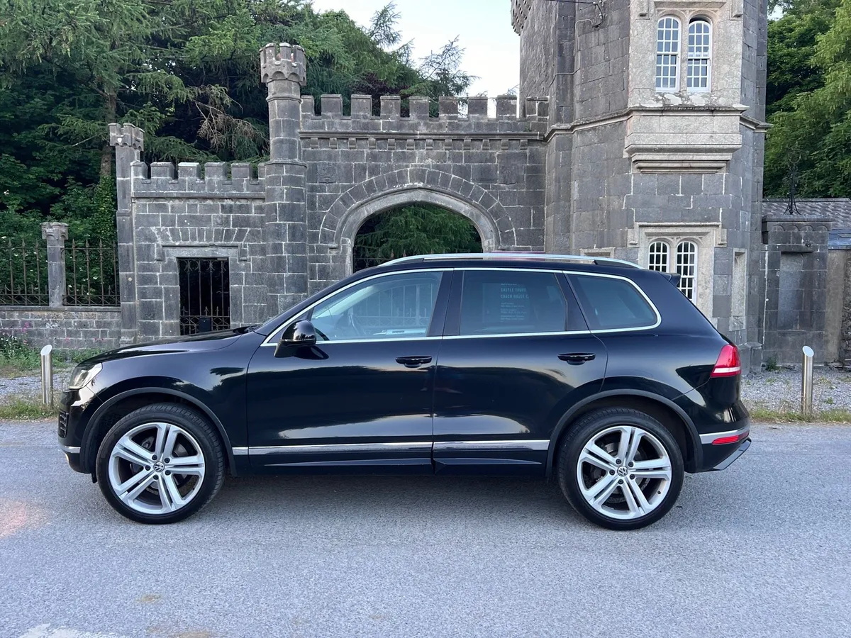 VW Touareg R Line 3.0 V6 - Image 1