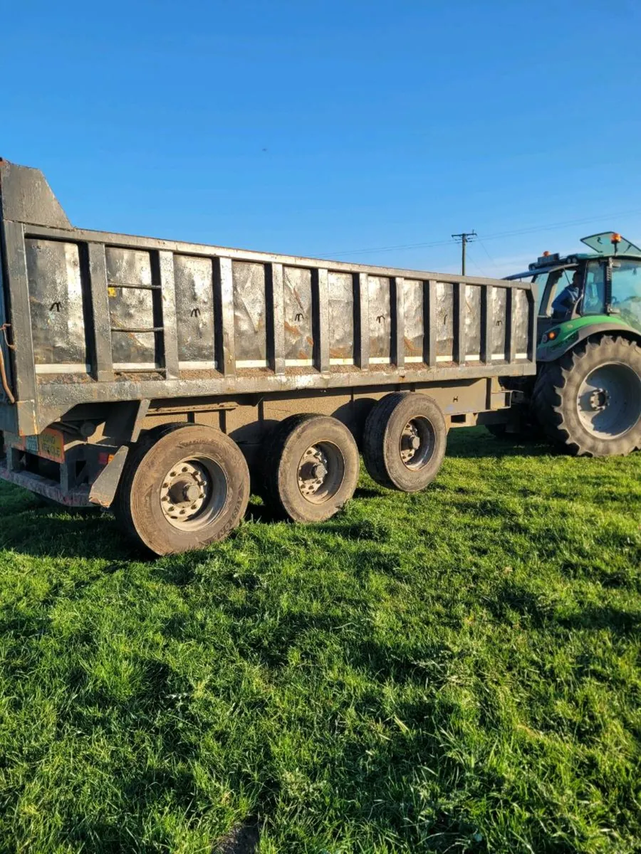 Tri axel dump trailer - Image 3