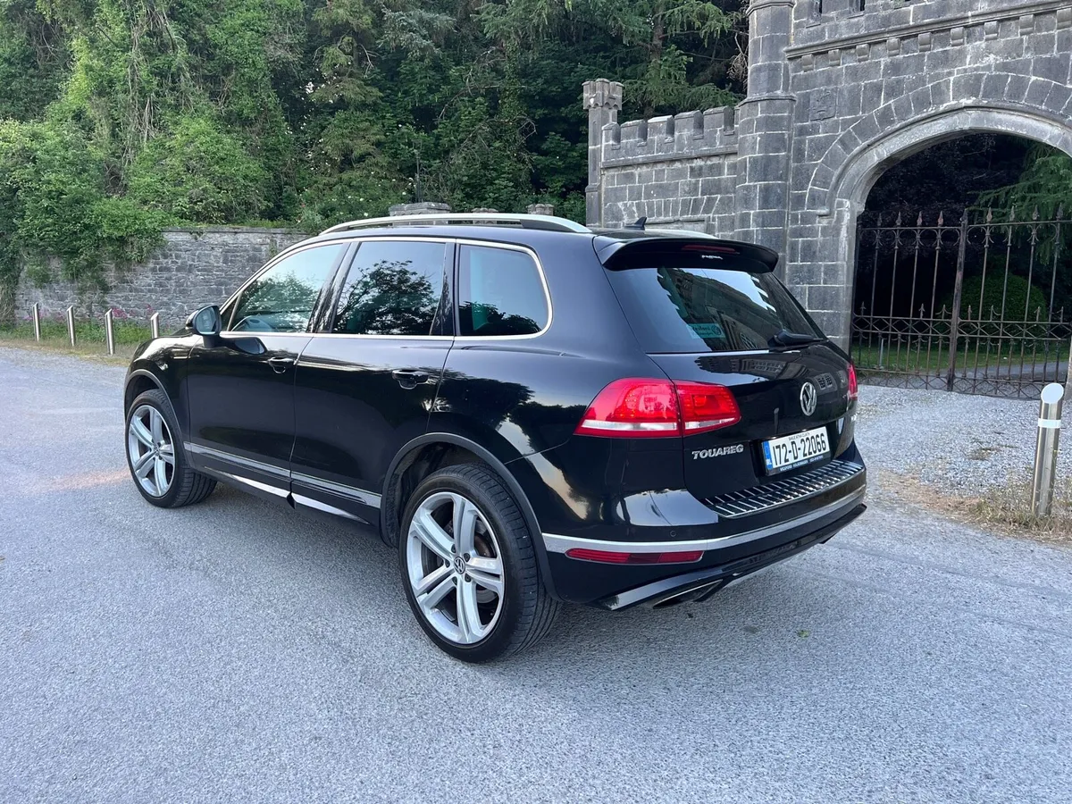 VW Touareg R Line 3.0 V6 - Image 2