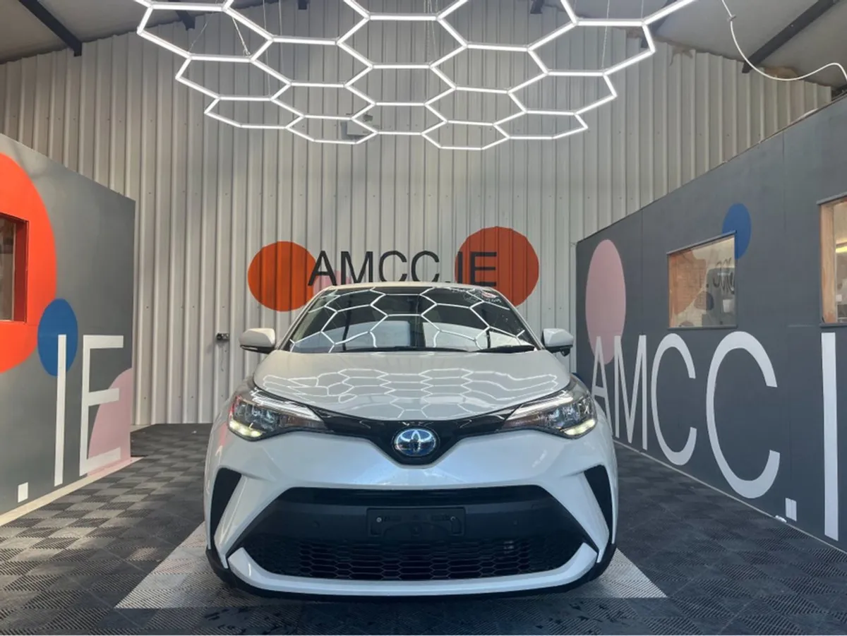 Toyota C-HR 1.8 Hyrbid / 98k KMs / Reverse Camera - Image 3