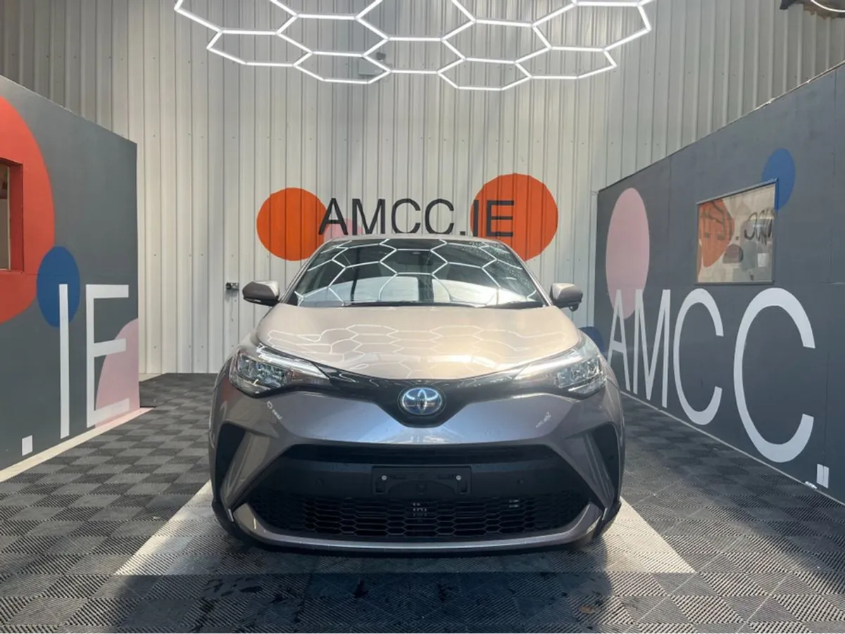 Toyota C-HR 1.8 Hybrid / 47k KMs / Reverse Camera - Image 2
