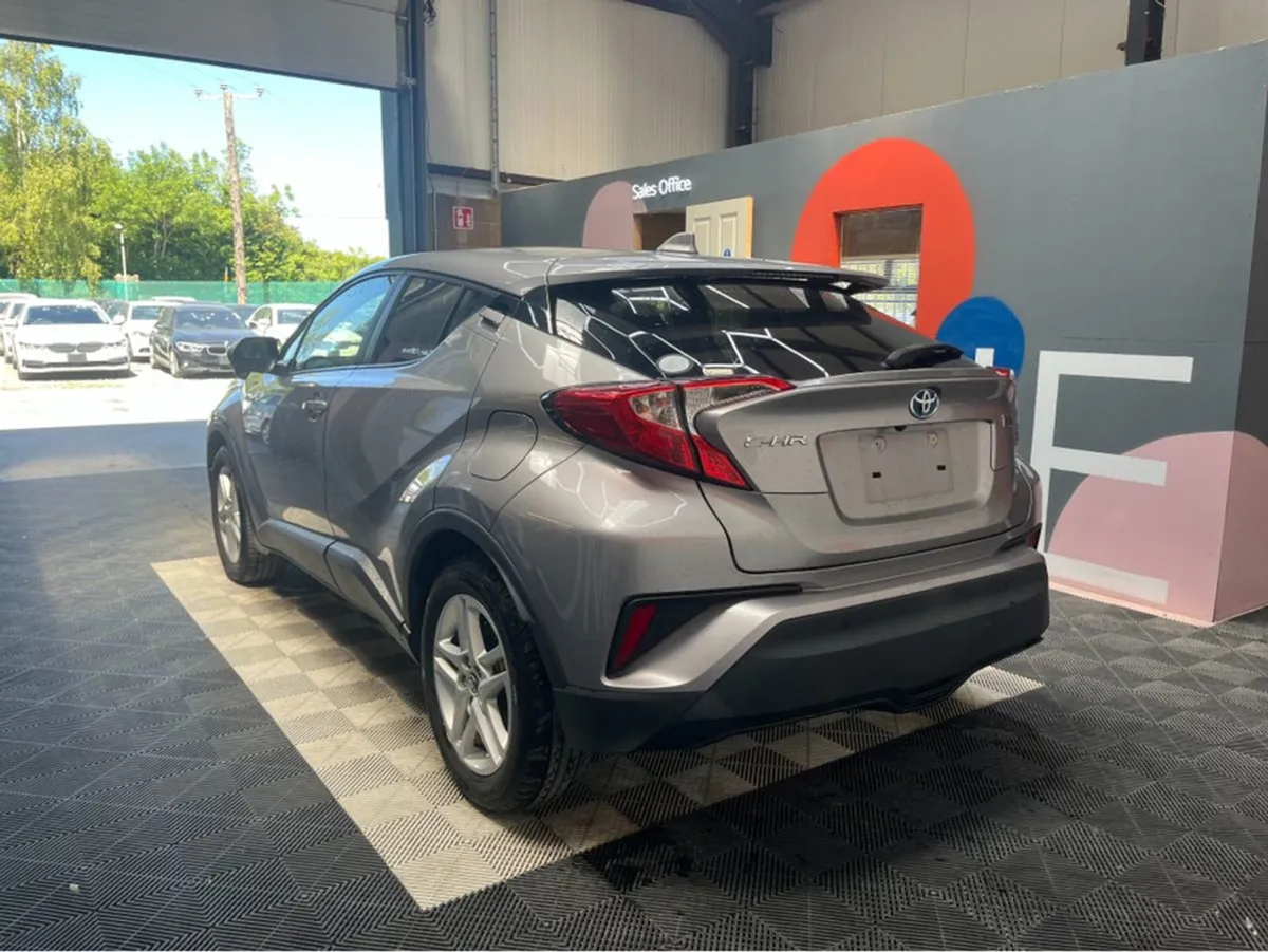 Toyota C-HR 1.8 Hybrid / 47k KMs / Reverse Camera - Image 4